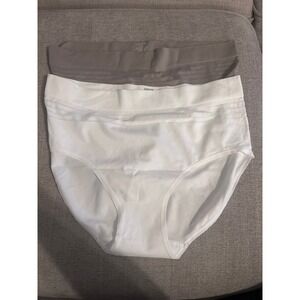 Yummie Seamless Shaping Briefs Panties Underwear Women's Comfort White Gray